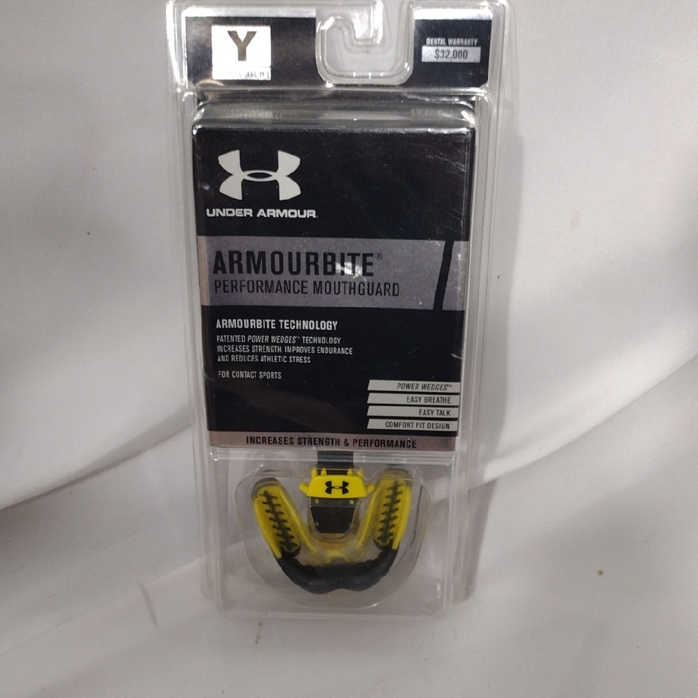 NIB Under Armour Armourbite Performance Youth (ages 11-) Yellow/Black Mouthguard